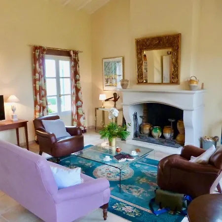 Sainte-colombe-de-duras Sleeps 6 Pool Wifi