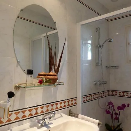 Sainte-colombe-de-duras Sleeps 6 Pool Wifi *
